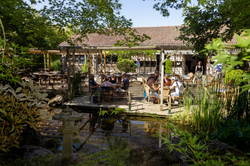 Salon de thé Parc Oriental, terrasse, public